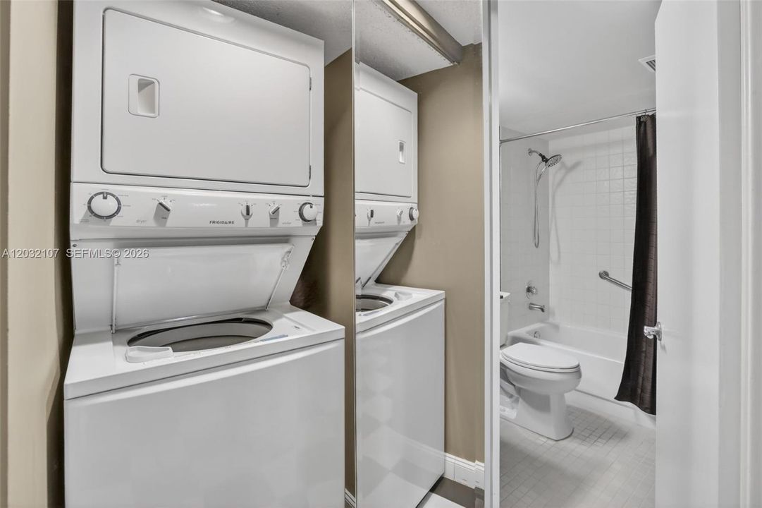 For Sale: $275,000 (2 beds, 2 baths, 1192 Square Feet)