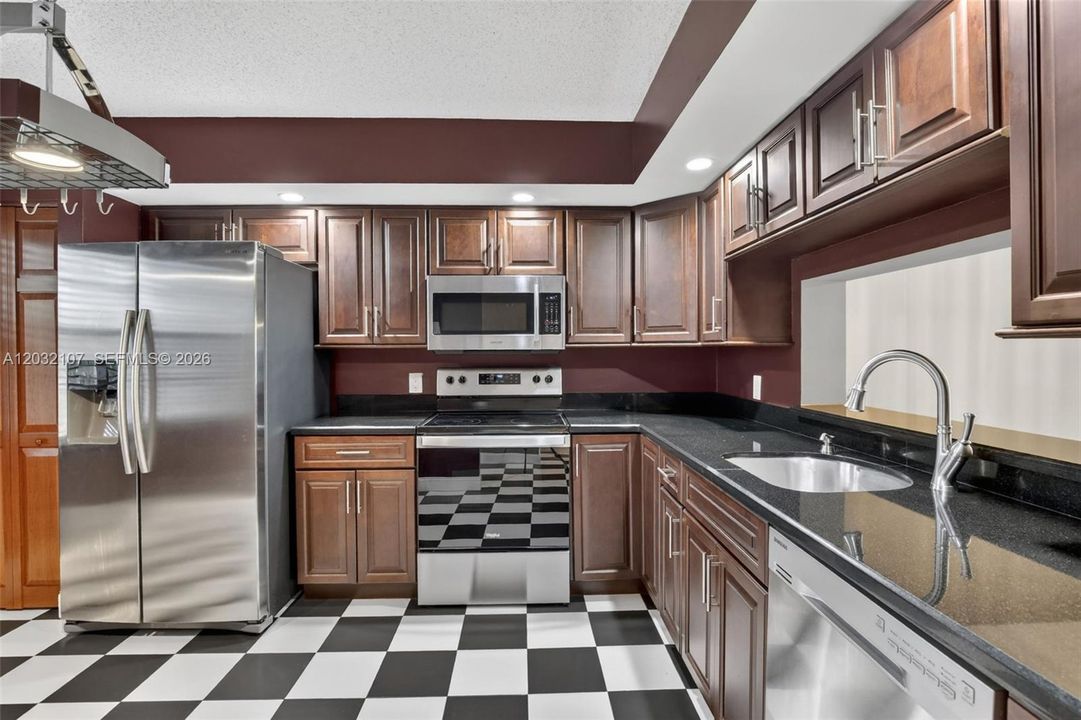 For Sale: $275,000 (2 beds, 2 baths, 1192 Square Feet)