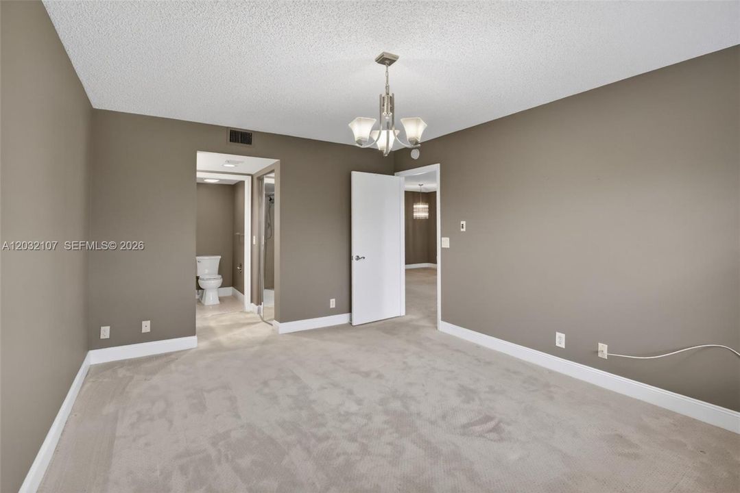 For Sale: $275,000 (2 beds, 2 baths, 1192 Square Feet)