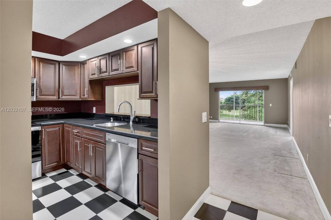 For Sale: $275,000 (2 beds, 2 baths, 1192 Square Feet)