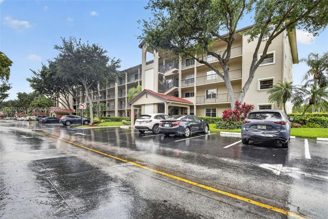 For Sale: $275,000 (2 beds, 2 baths, 1192 Square Feet)