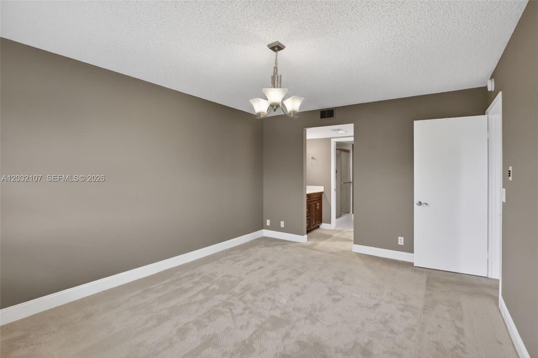 For Sale: $275,000 (2 beds, 2 baths, 1192 Square Feet)