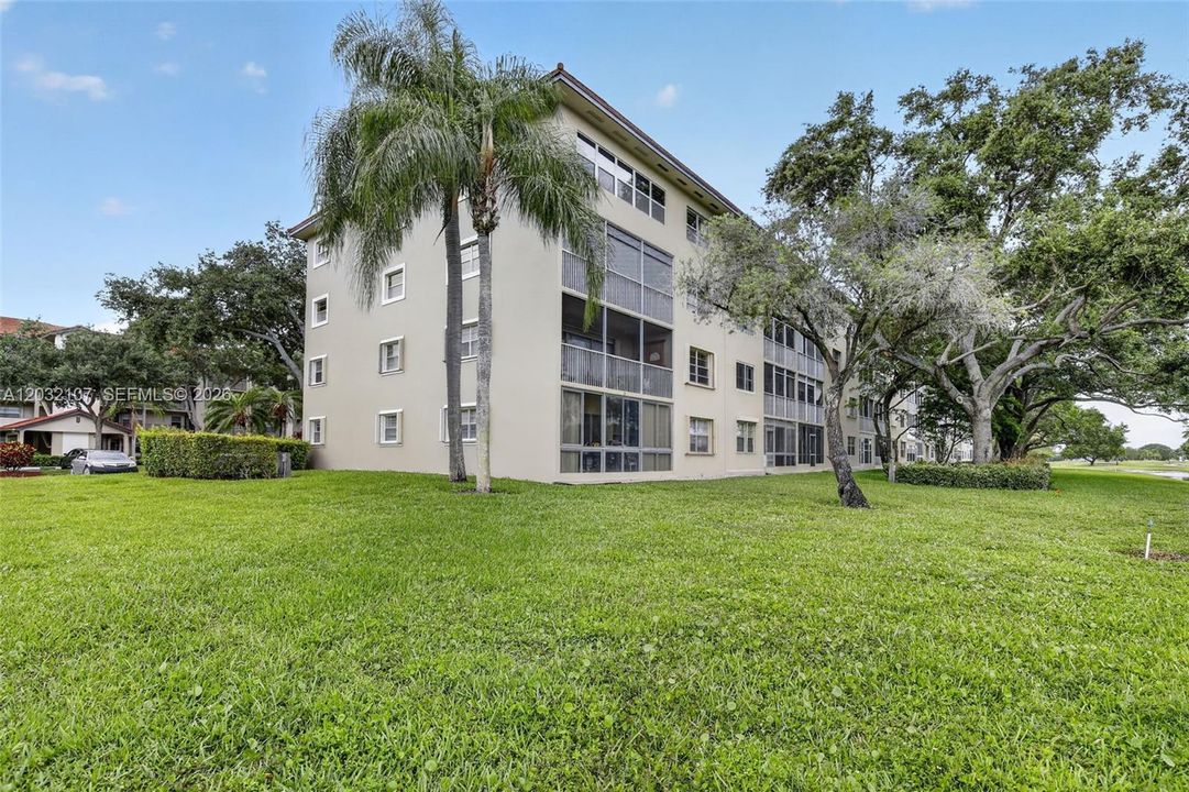 For Sale: $275,000 (2 beds, 2 baths, 1192 Square Feet)