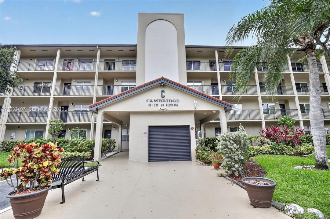 For Sale: $275,000 (2 beds, 2 baths, 1192 Square Feet)