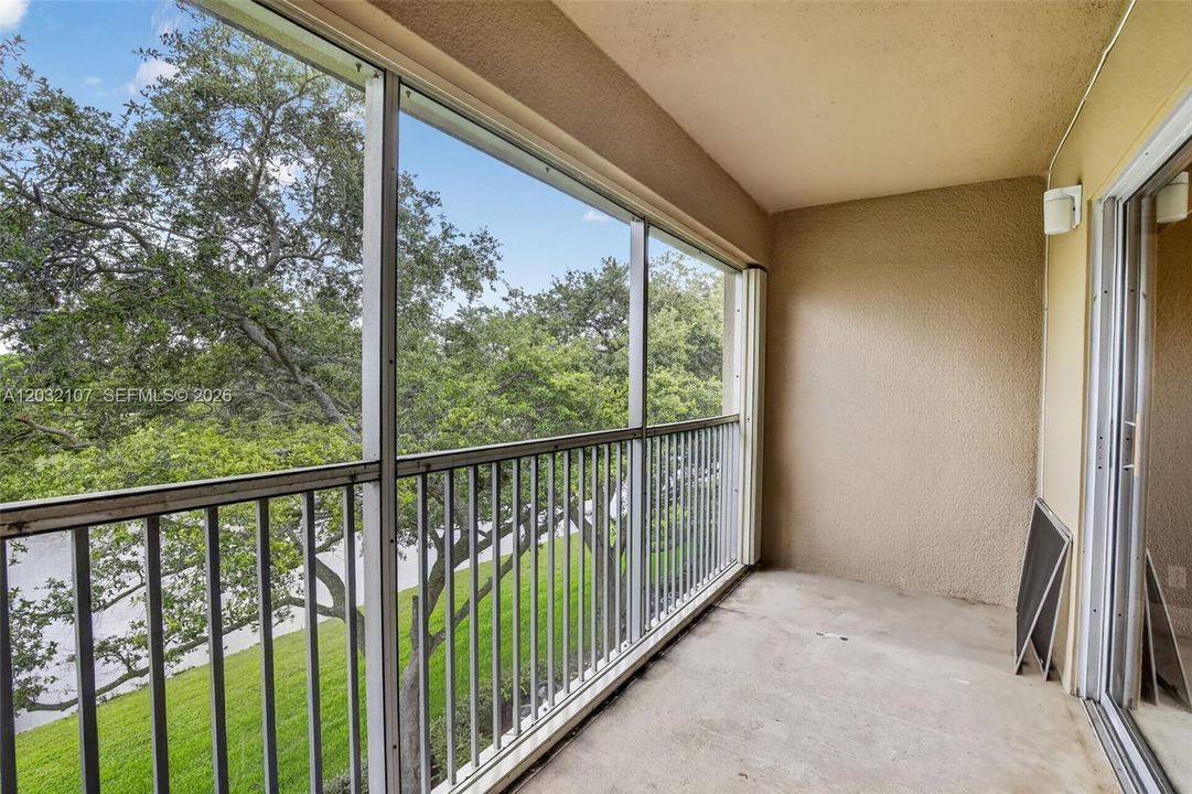 For Sale: $275,000 (2 beds, 2 baths, 1192 Square Feet)