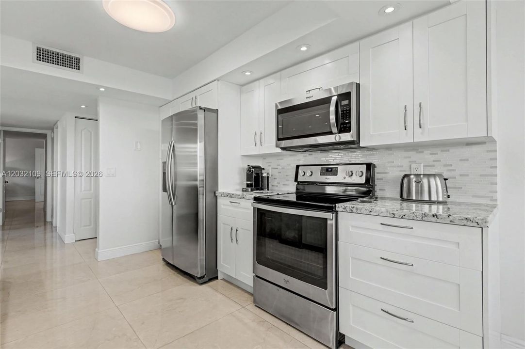 For Rent: $3,000 (2 beds, 2 baths, 1360 Square Feet)