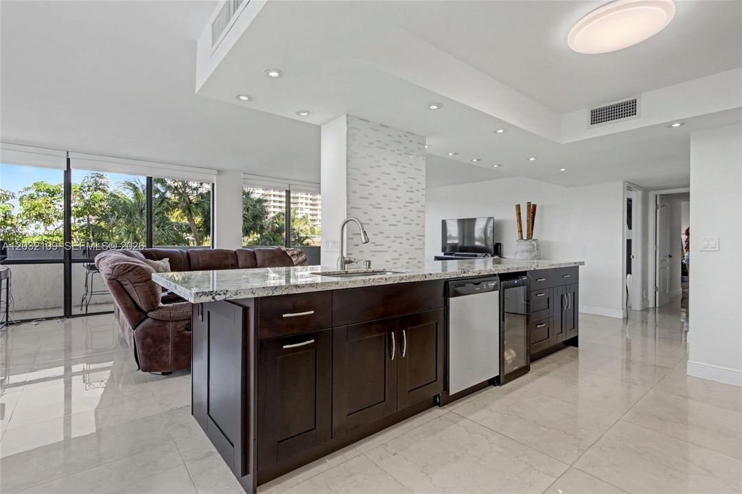 For Rent: $3,000 (2 beds, 2 baths, 1360 Square Feet)