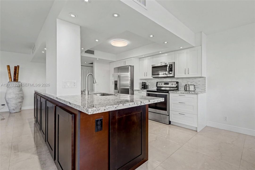 For Rent: $3,000 (2 beds, 2 baths, 1360 Square Feet)