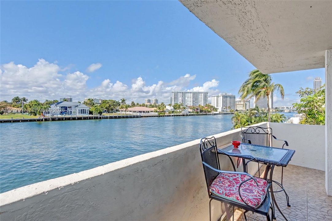 For Rent: $3,000 (2 beds, 2 baths, 1360 Square Feet)