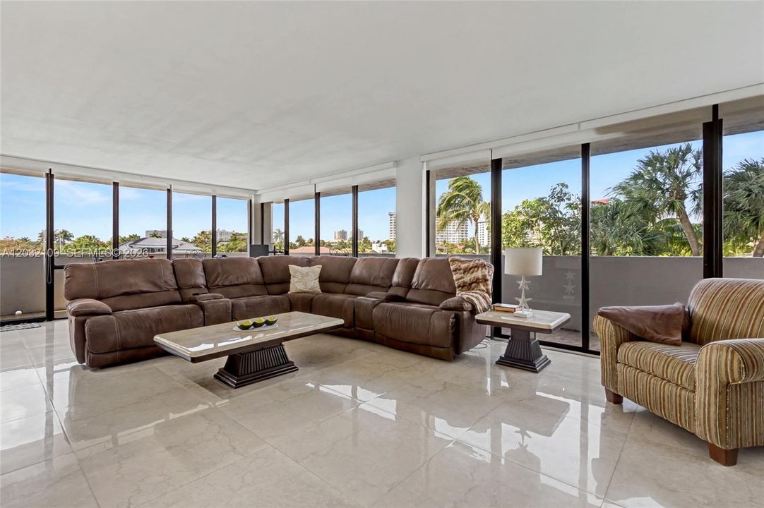 For Rent: $3,000 (2 beds, 2 baths, 1360 Square Feet)