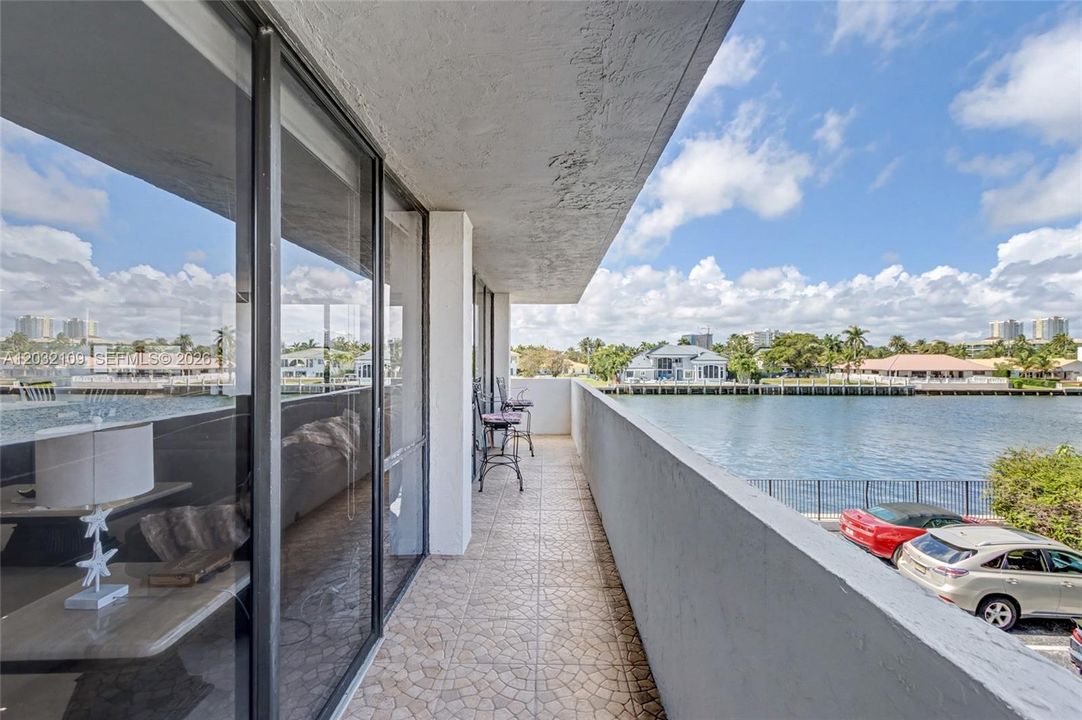 For Rent: $3,000 (2 beds, 2 baths, 1360 Square Feet)