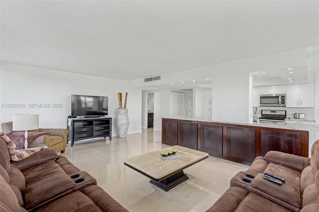 For Rent: $3,000 (2 beds, 2 baths, 1360 Square Feet)