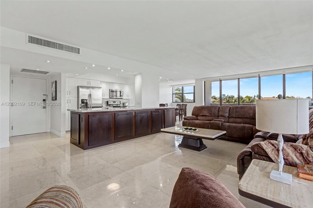 For Rent: $3,000 (2 beds, 2 baths, 1360 Square Feet)