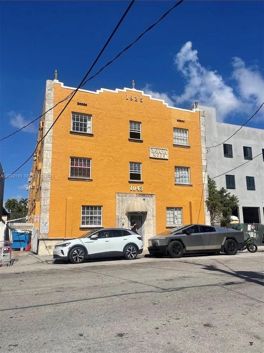 For Sale: $195,000 (2 beds, 1 baths, 715 Square Feet)