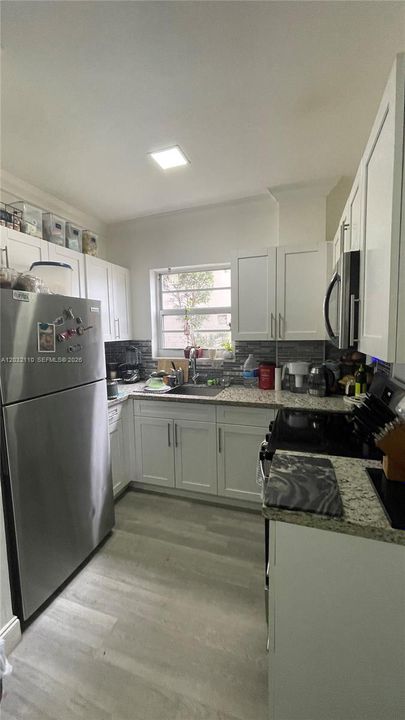 For Sale: $195,000 (2 beds, 1 baths, 715 Square Feet)