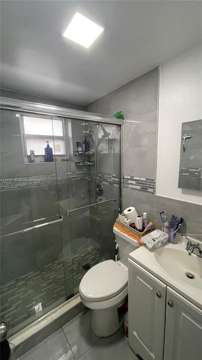 For Sale: $195,000 (2 beds, 1 baths, 715 Square Feet)
