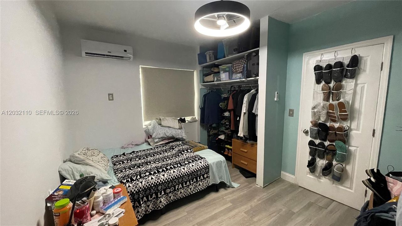 For Sale: $195,000 (2 beds, 1 baths, 715 Square Feet)