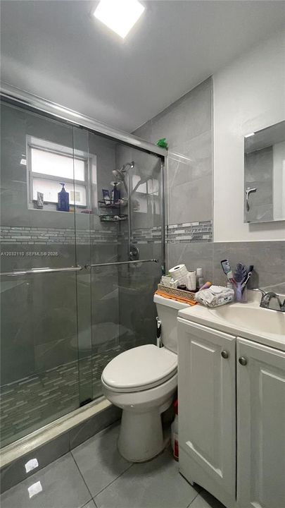 For Sale: $195,000 (2 beds, 1 baths, 715 Square Feet)