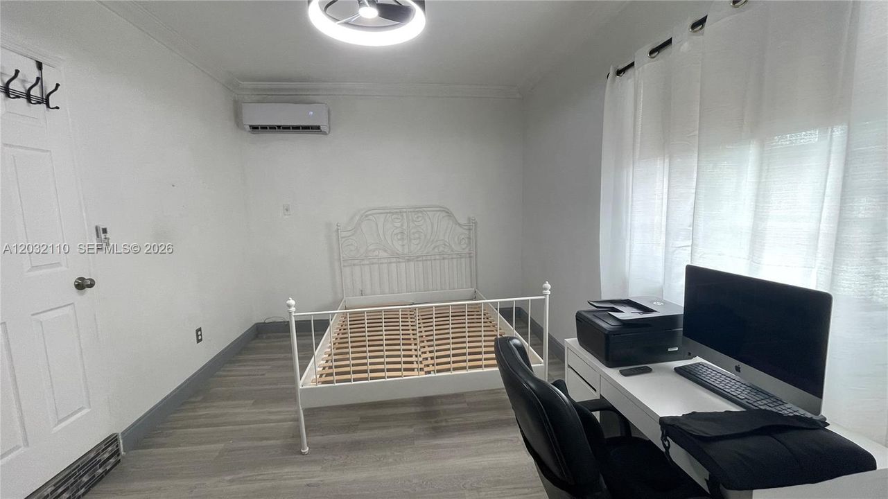 For Sale: $195,000 (2 beds, 1 baths, 715 Square Feet)
