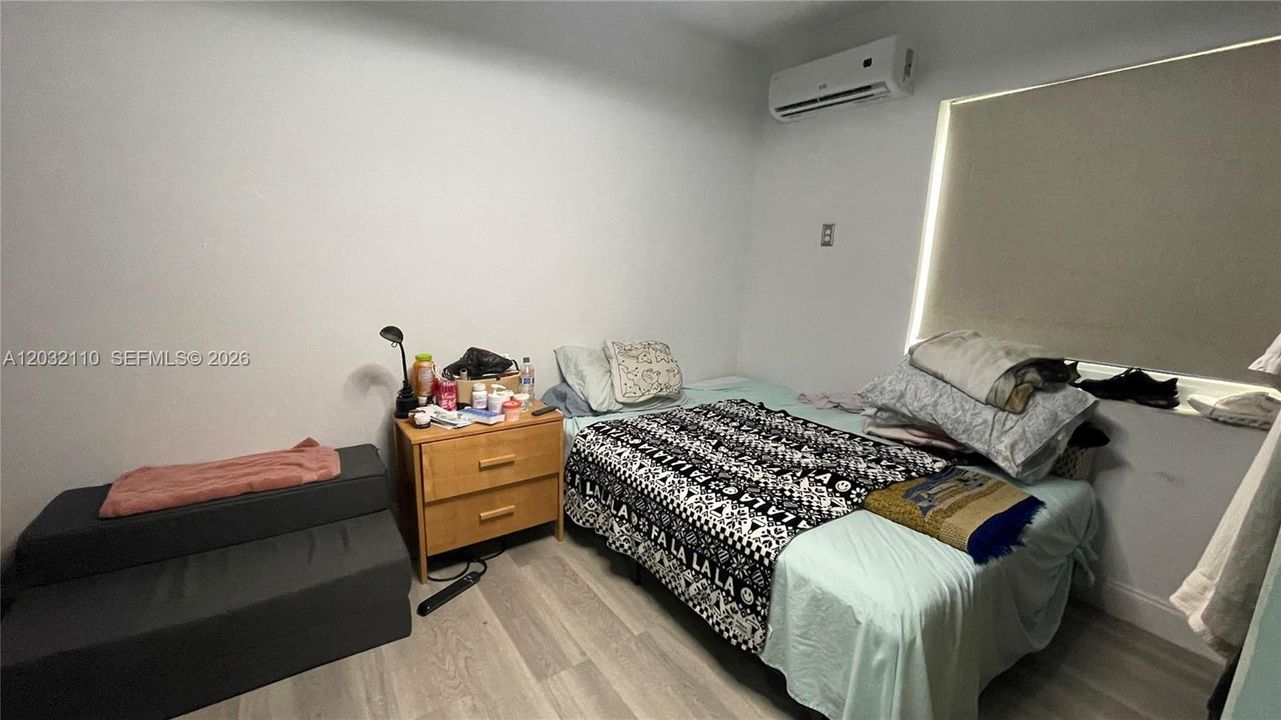 For Sale: $195,000 (2 beds, 1 baths, 715 Square Feet)