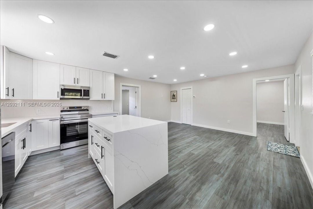 For Rent: $8,750 (5 beds, 4 baths, 3696 Square Feet)
