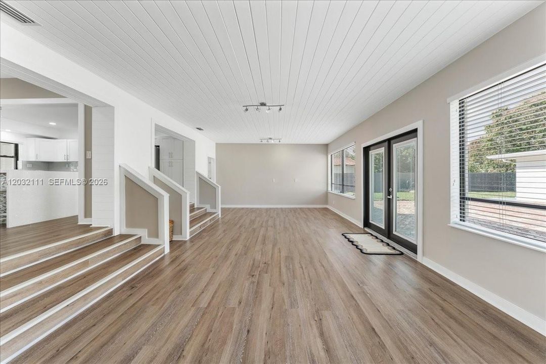 For Rent: $8,750 (5 beds, 4 baths, 3696 Square Feet)