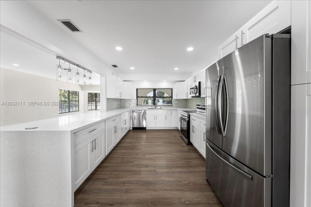 For Rent: $8,750 (5 beds, 4 baths, 3696 Square Feet)