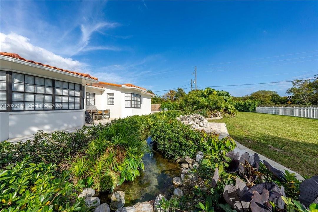For Rent: $8,750 (5 beds, 4 baths, 3696 Square Feet)