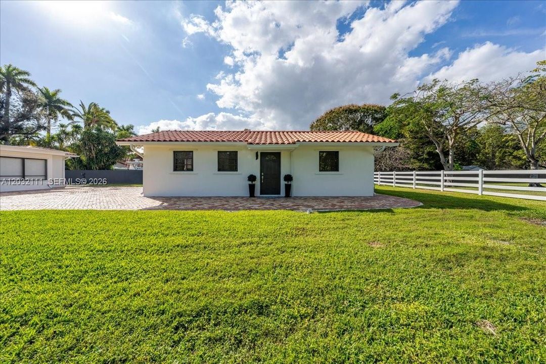 For Rent: $8,750 (5 beds, 4 baths, 3696 Square Feet)