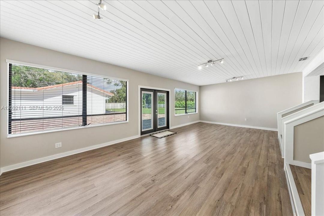 For Rent: $8,750 (5 beds, 4 baths, 3696 Square Feet)