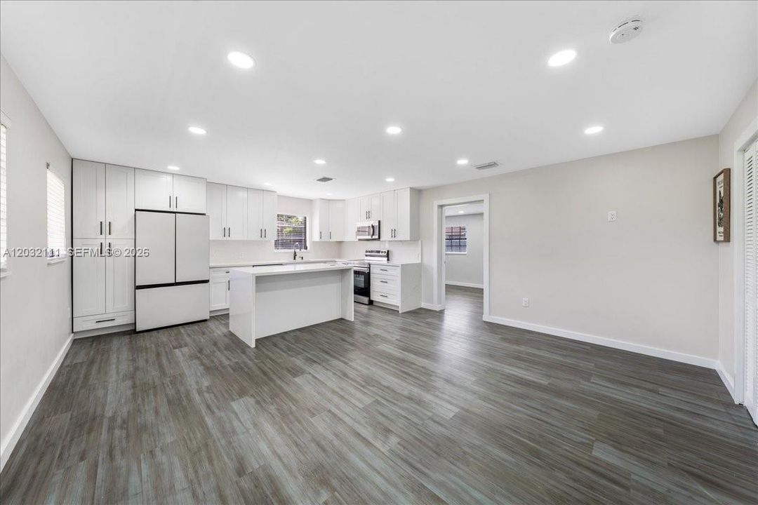 For Rent: $8,750 (5 beds, 4 baths, 3696 Square Feet)