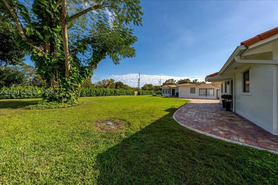 For Rent: $8,750 (5 beds, 4 baths, 3696 Square Feet)