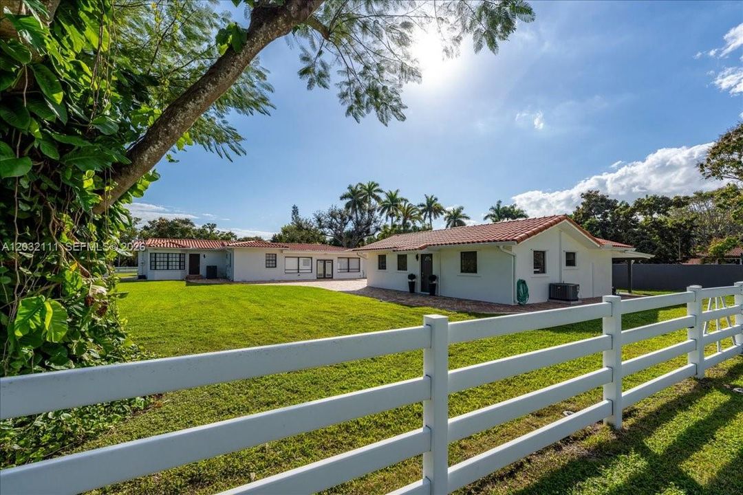 For Rent: $8,750 (5 beds, 4 baths, 3696 Square Feet)