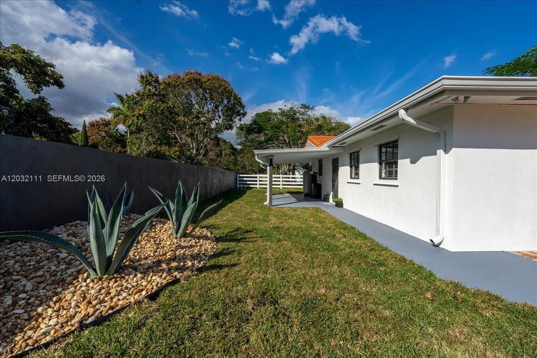 For Rent: $8,750 (5 beds, 4 baths, 3696 Square Feet)