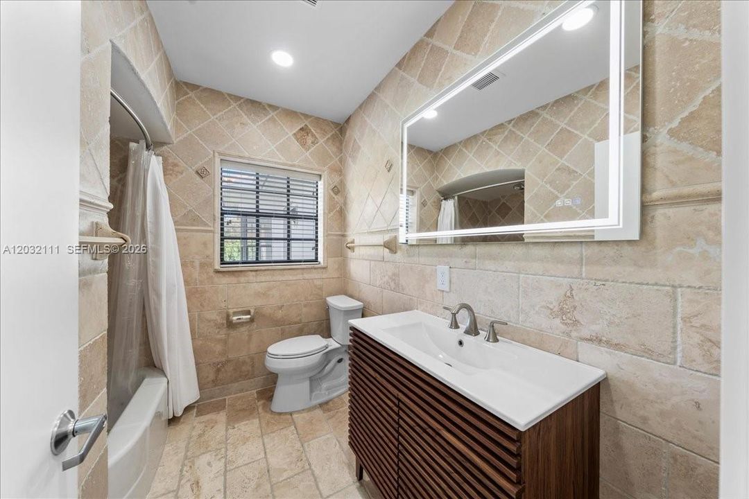 For Rent: $8,750 (5 beds, 4 baths, 3696 Square Feet)