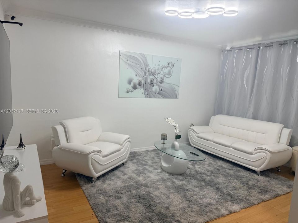 For Rent: $1,825 (1 beds, 1 baths, 564 Square Feet)