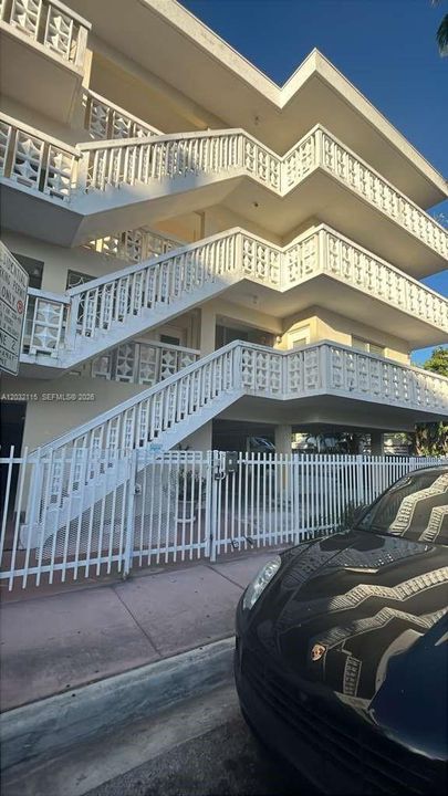 For Rent: $1,825 (1 beds, 1 baths, 564 Square Feet)