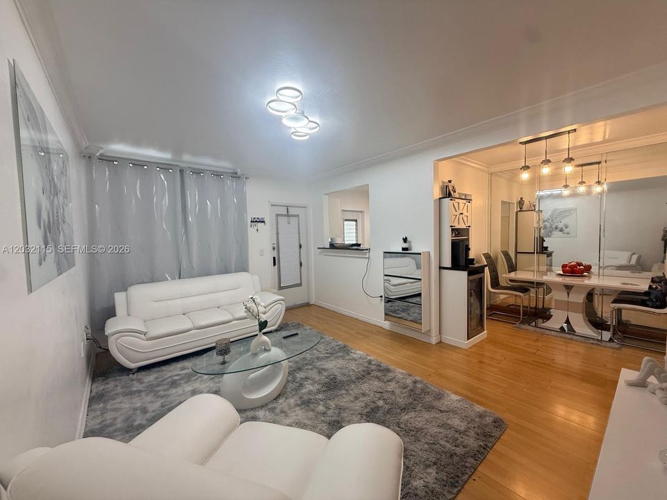 For Rent: $1,825 (1 beds, 1 baths, 564 Square Feet)