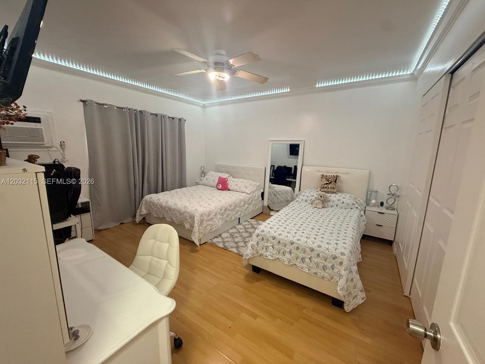 For Rent: $1,825 (1 beds, 1 baths, 564 Square Feet)