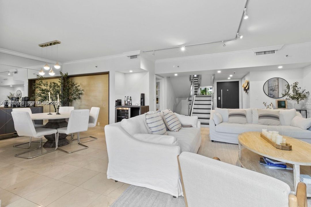 For Rent: $6,000 (2 beds, 2 baths, 1747 Square Feet)
