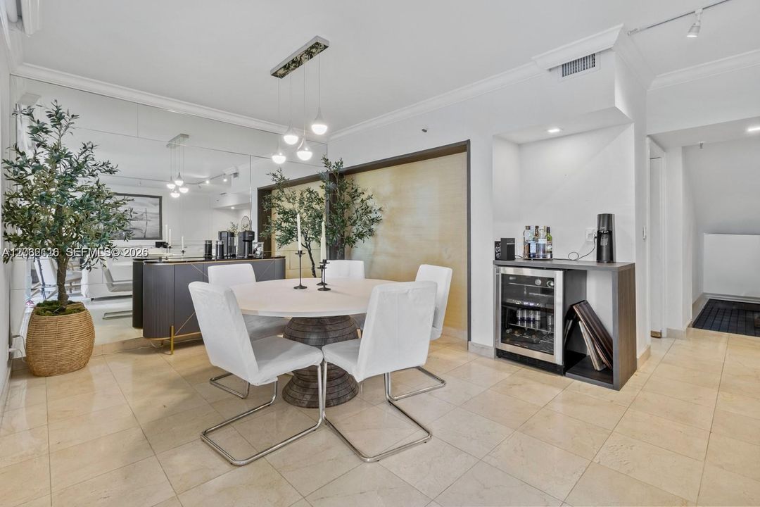 For Rent: $6,000 (2 beds, 2 baths, 1747 Square Feet)