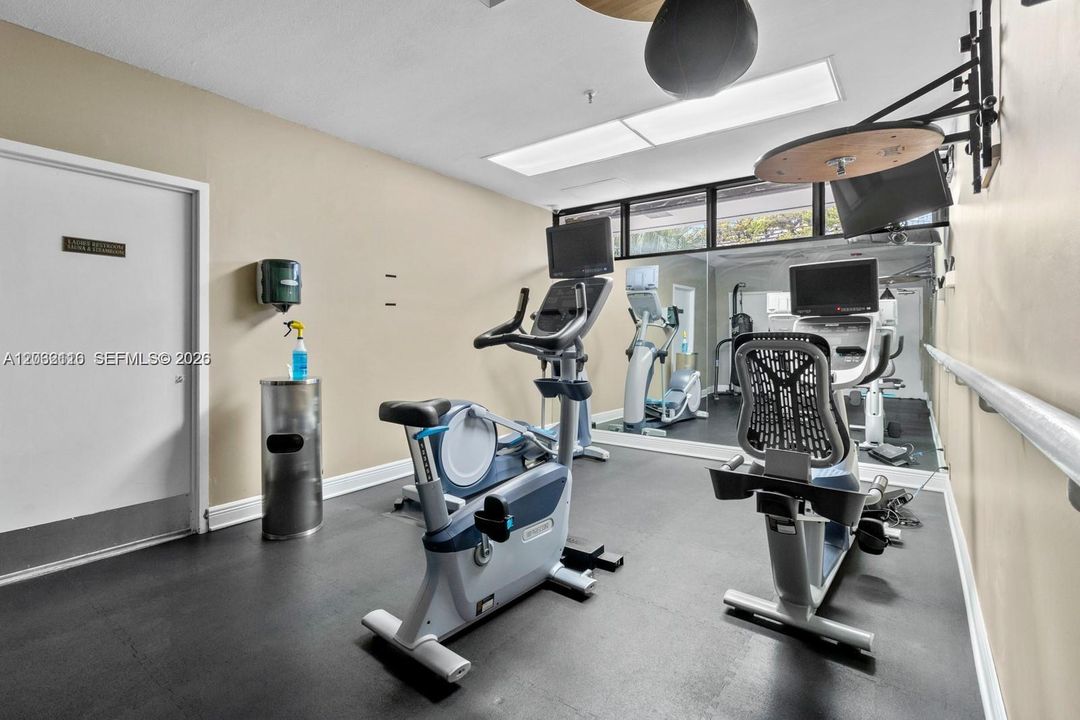 For Rent: $6,000 (2 beds, 2 baths, 1747 Square Feet)