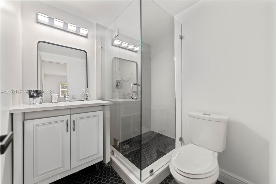 For Sale: $389,000 (2 beds, 2 baths, 942 Square Feet)