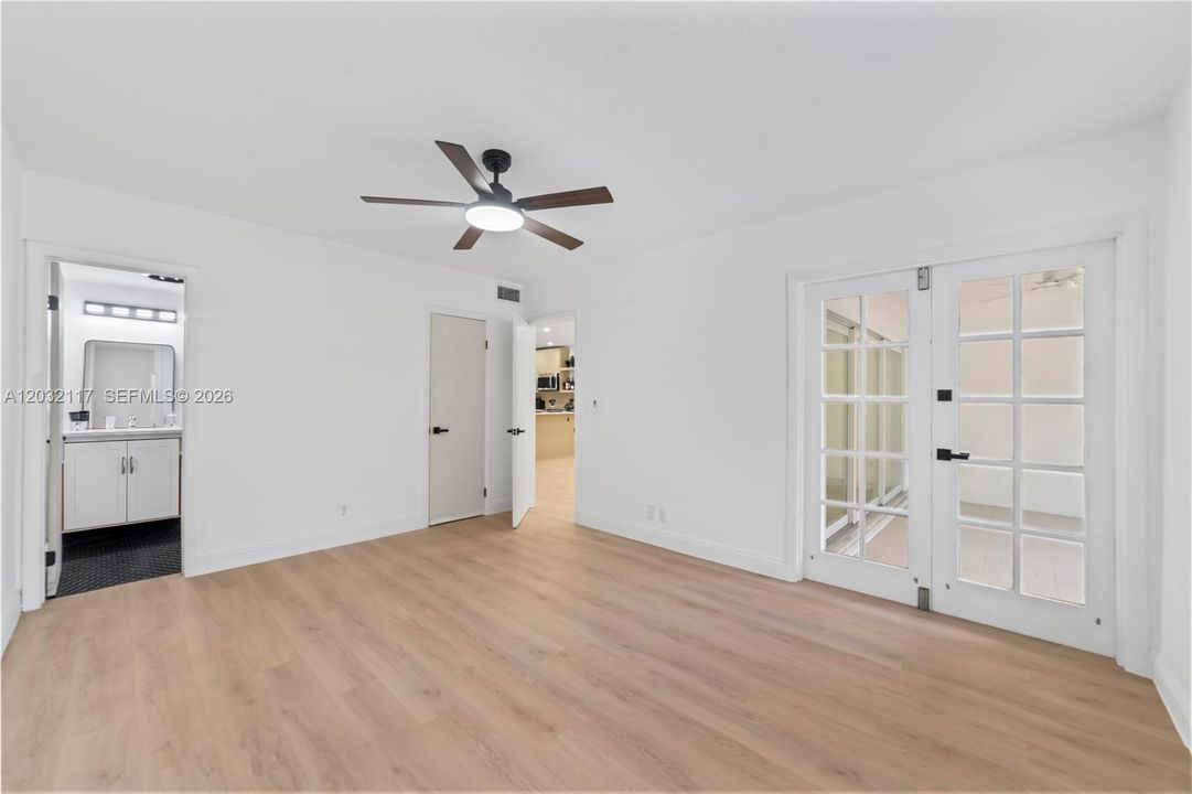 For Sale: $389,000 (2 beds, 2 baths, 942 Square Feet)