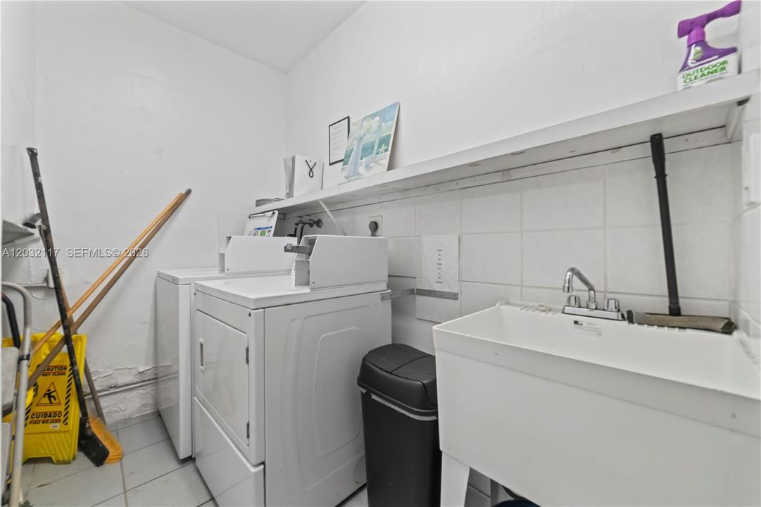 Common area laundry room