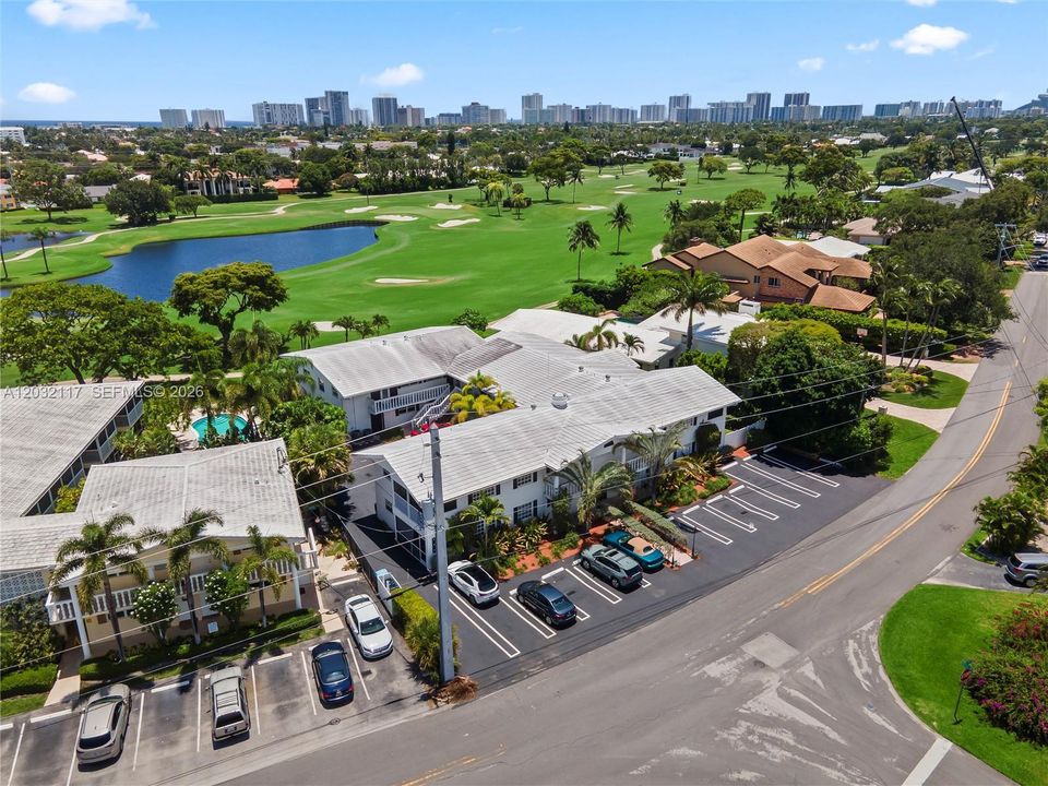 For Sale: $389,000 (2 beds, 2 baths, 942 Square Feet)