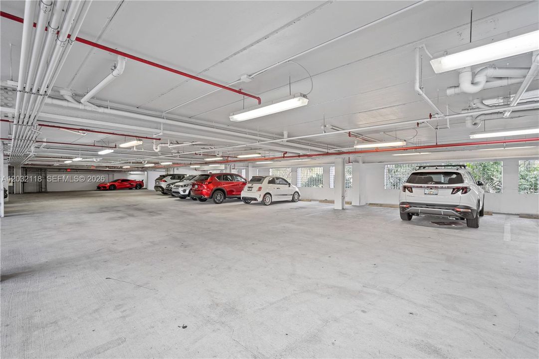 For Rent: $2,700 (1 beds, 1 baths, 939 Square Feet)
