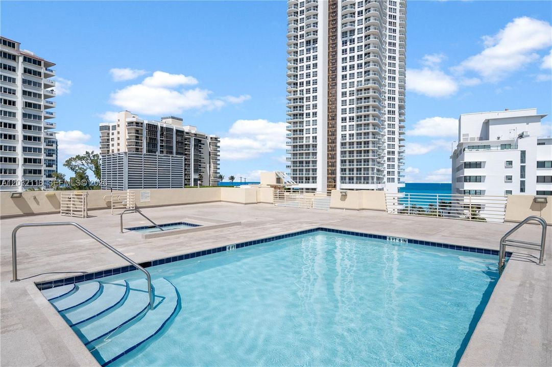 For Rent: $2,700 (1 beds, 1 baths, 939 Square Feet)