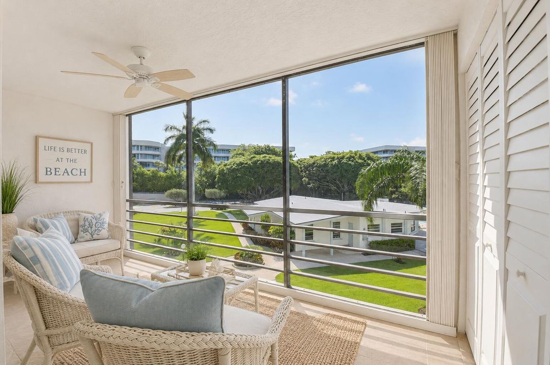 555 Banyan Tree 307 Coastal Staged Porch