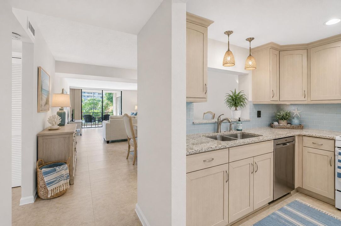 555 Banyan Tree 307 w/Coastal Staging